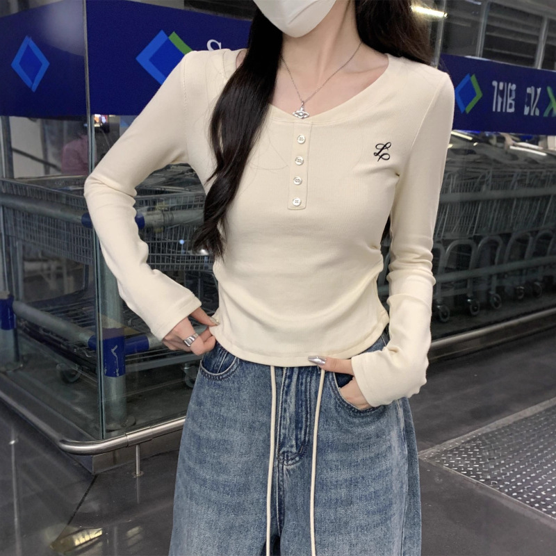 浅蓝色甜美风卡腰修身上衣2025秋季小众刺绣纽扣T恤长袖打底衫|undefined