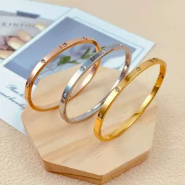 手镯;耳环;项链