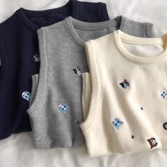 子猫刺繍学院風ニットベスト