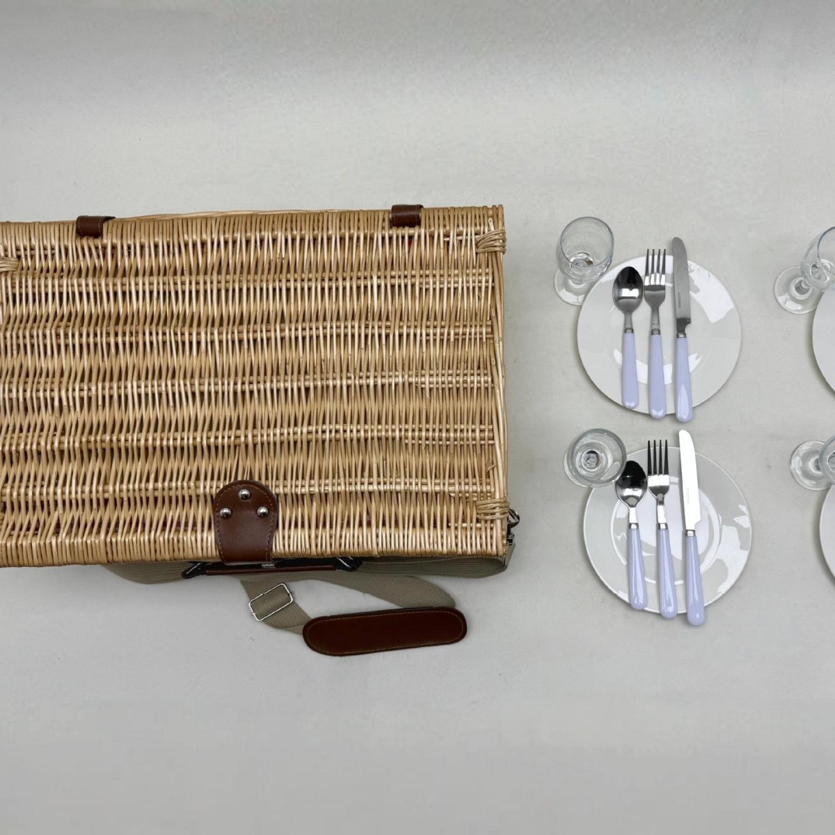 Fábrica de puntos de mano de sauce con cubierta de mano cesta de regalo primavera con cubierta de mesa idyllic ins cesta de picnic de hiedra