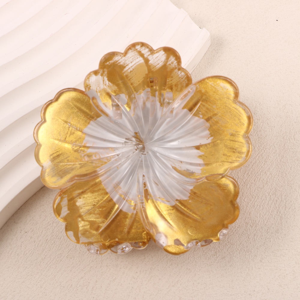Shell flower—grey heart on gold background