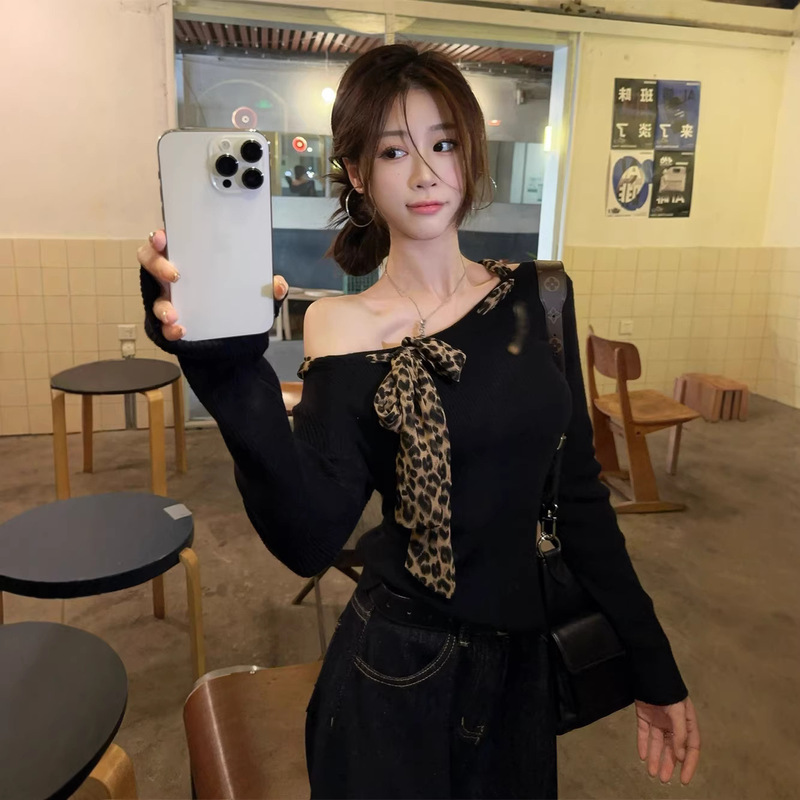 Designed Leopard Print Lace-Up Off-Shoulder Long-Sleeve Knit Top for Women, Early Autumn Soft and Slimming Off-Shoulder Top Designed Leopard Print Lace-Up Off-Shoulder Long-Sleeve Knit Top for Women, Early Autumn Soft and Slimming Off-Shoulder Top