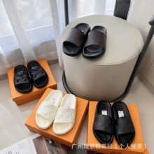 高版本L家新款字母压纹拖鞋情侣款春夏厚底平底百搭一字拖鞋批发