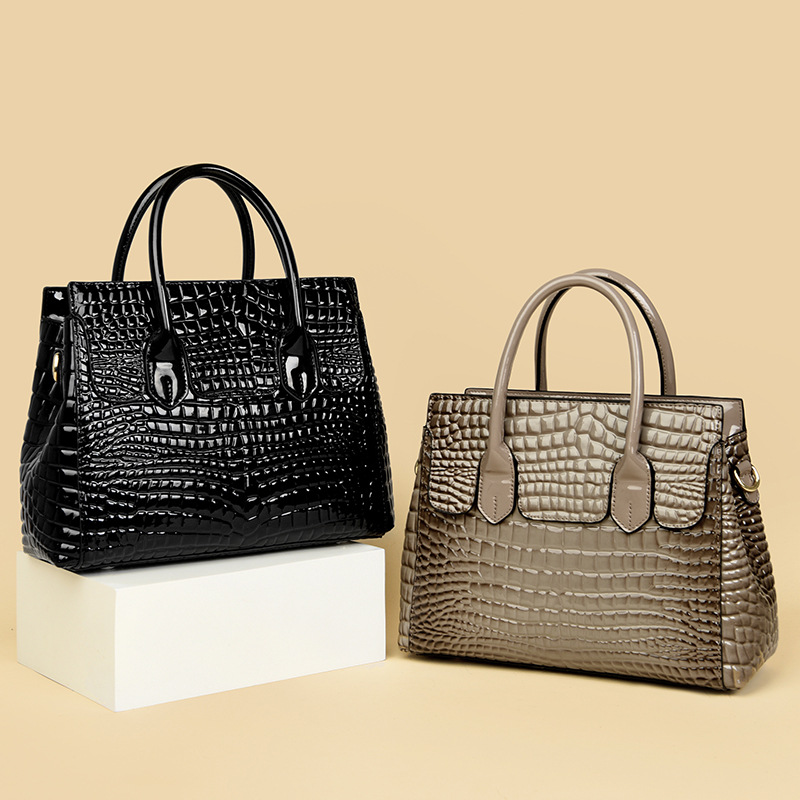 Bolsos 2024 nuevos bolsos de charol bolsos de gran capacidad para viajeros bolsos de moda europea y americana bolsos de marca