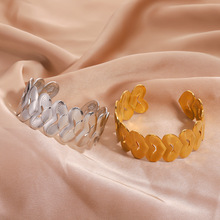 跨境欧美新款开口钛钢手镯ins轻奢几何形爱心镂空不锈钢手镯饰品