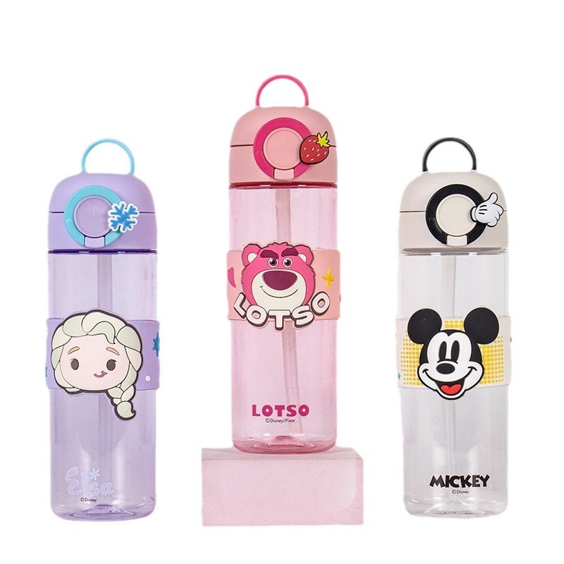 Botella de agua con diseño de personaje de dibujos animados transfronterizo con anillo de transporte, adhesivo 3D, diseño de alta calidad para estudiantes en la temporada de regreso a clases, vaso de agua de plástico Tritan para niños.