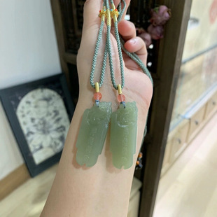 Hetian jade antique dragon, gentle and delicate, jade color elegant, carved antique dragon, antique, wear