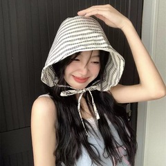 夏の女性の新型フランス式の大きなつばの漁師の帽子の小さい筋は顔を見せます。