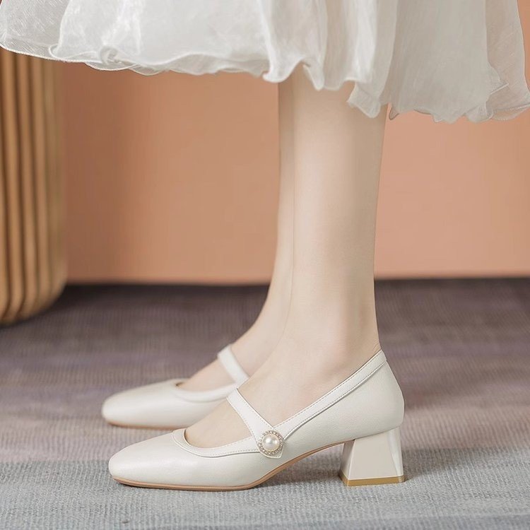 Zapatos de una sola mujer, zapatos de talón medio, zapatos de cabeza cuadrada de Maria, 2025 primavera, nuevos zapatos franceses de talón alto, zapatos de cuero.