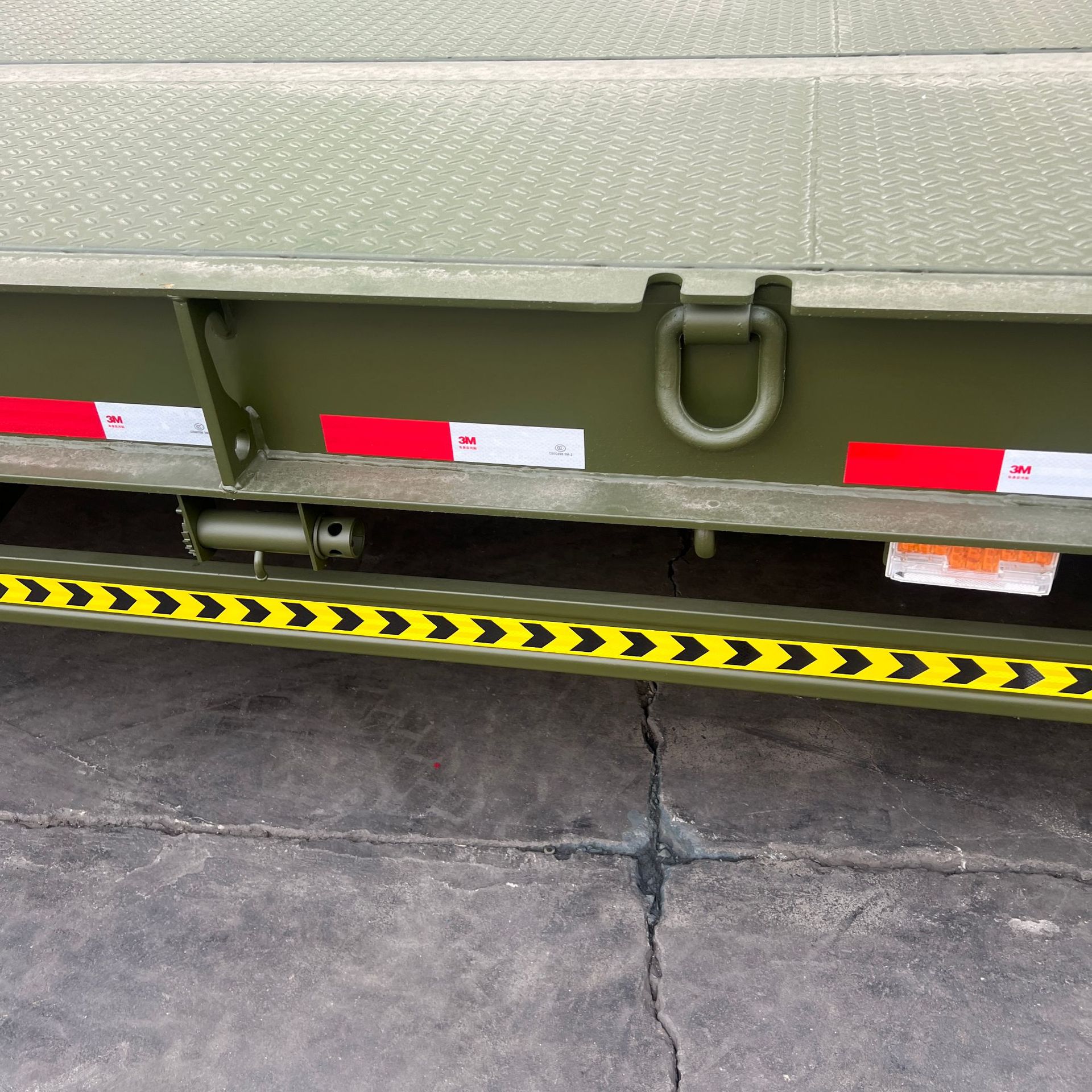 Specializing in the Production and Supply of Export Special Vehicles and Heavy-Duty Low-Bed Semi-Trailers for the Transportation of Heavy-Duty Engineering Machinery