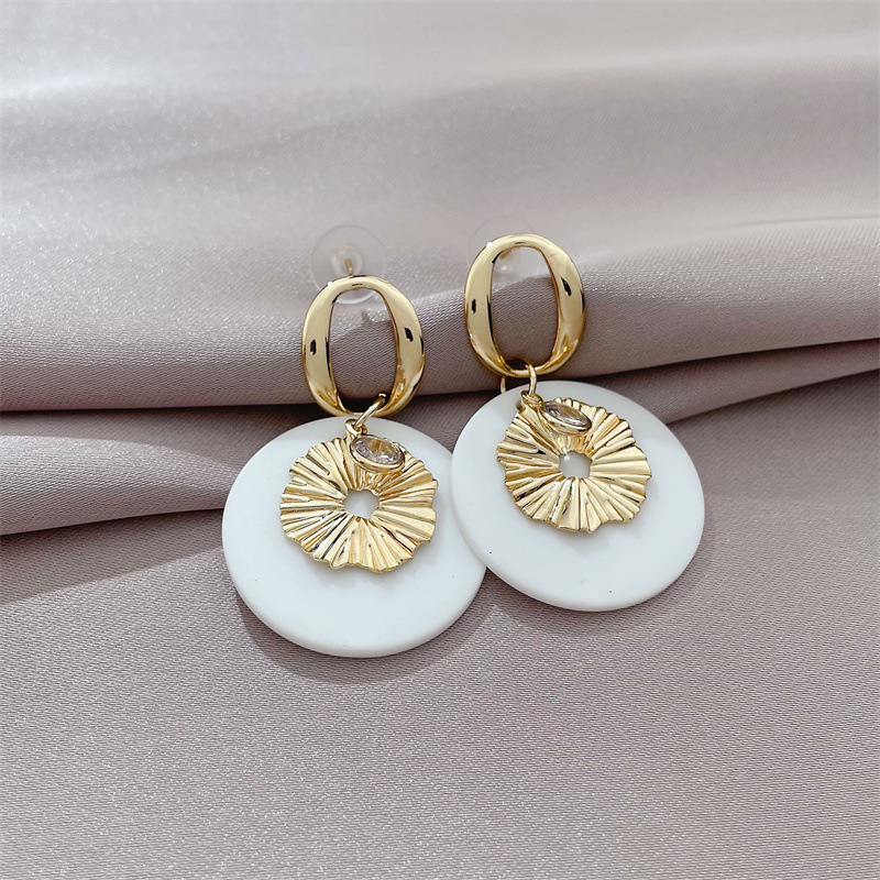 Tongfang Ornament Korean Style Personalized AllMatch Exaggerated Fashion Acrylic Earrings Simple Wafer Earrings Elegant Earringspicture4