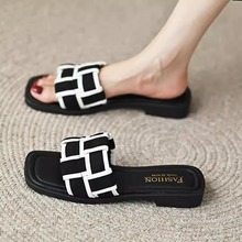 超火气质平底凉拖鞋女夏季外穿时尚2024新款小众高级感外出沙滩鞋