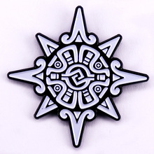 阿兹特克太阳符号珐琅别针