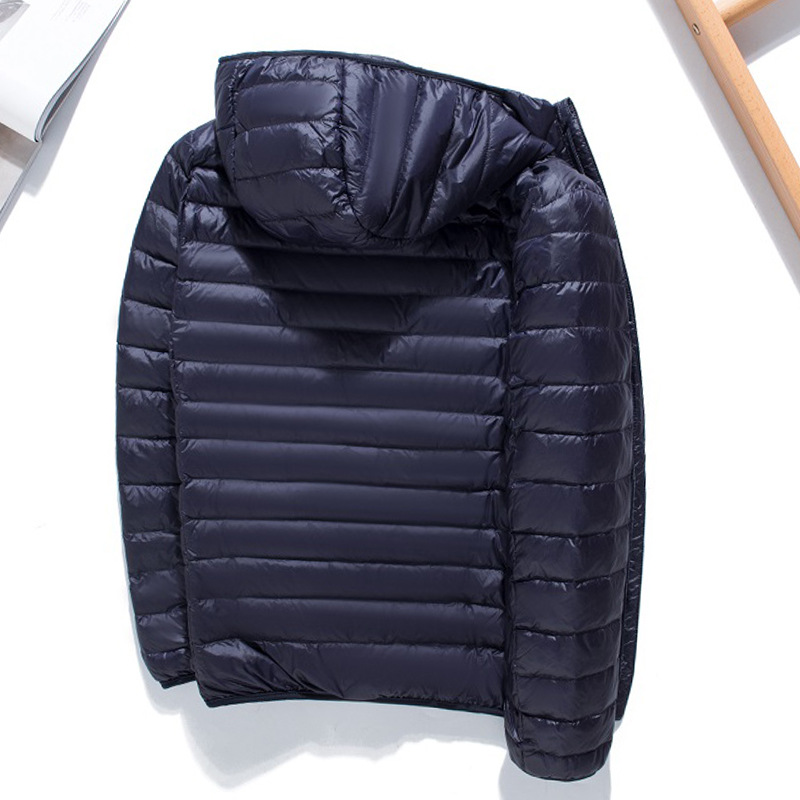 Liquidación anti-temporada 2024 nueva chaqueta de plumón ligera y delgada para hombre con capucha cuello alto chaqueta corta de gran tamaño estilo ligero y delgado de moda