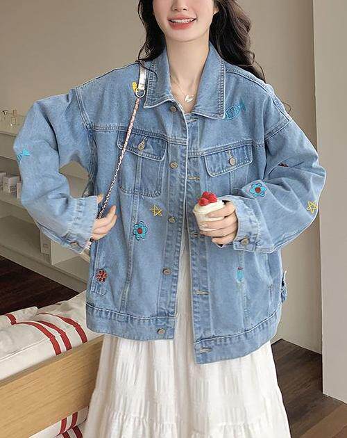 Áo khoác denim nữ thêu họa tiết, dáng suông, tay dài, cổ polo — màu xanh (chất lượng cao) chi tiết 2