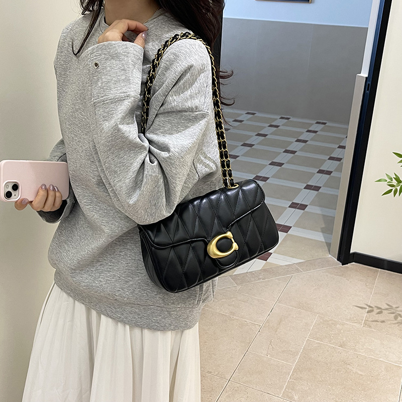 Diamond-pattern niche baguette underarm bag, 2026 autumn new model, light luxury stylish chain retro women's shoulder crossbody bag