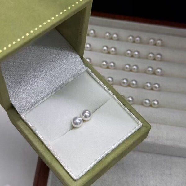 Earrings from pearl