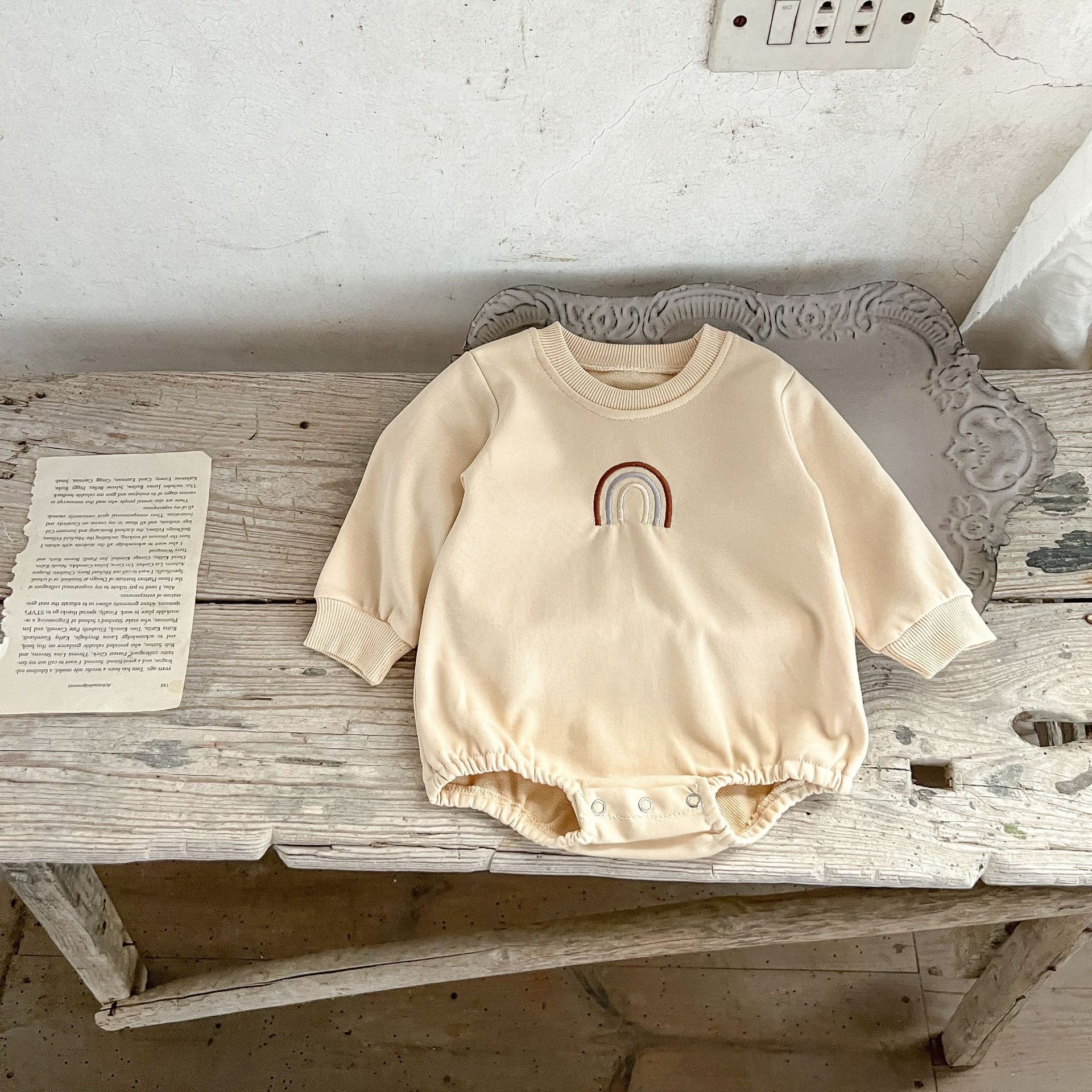 INS estilo coreano bebé niños y niñas suéter de algodón Arco Iris bordado mono mameluco recién nacido mameluco suelto moda