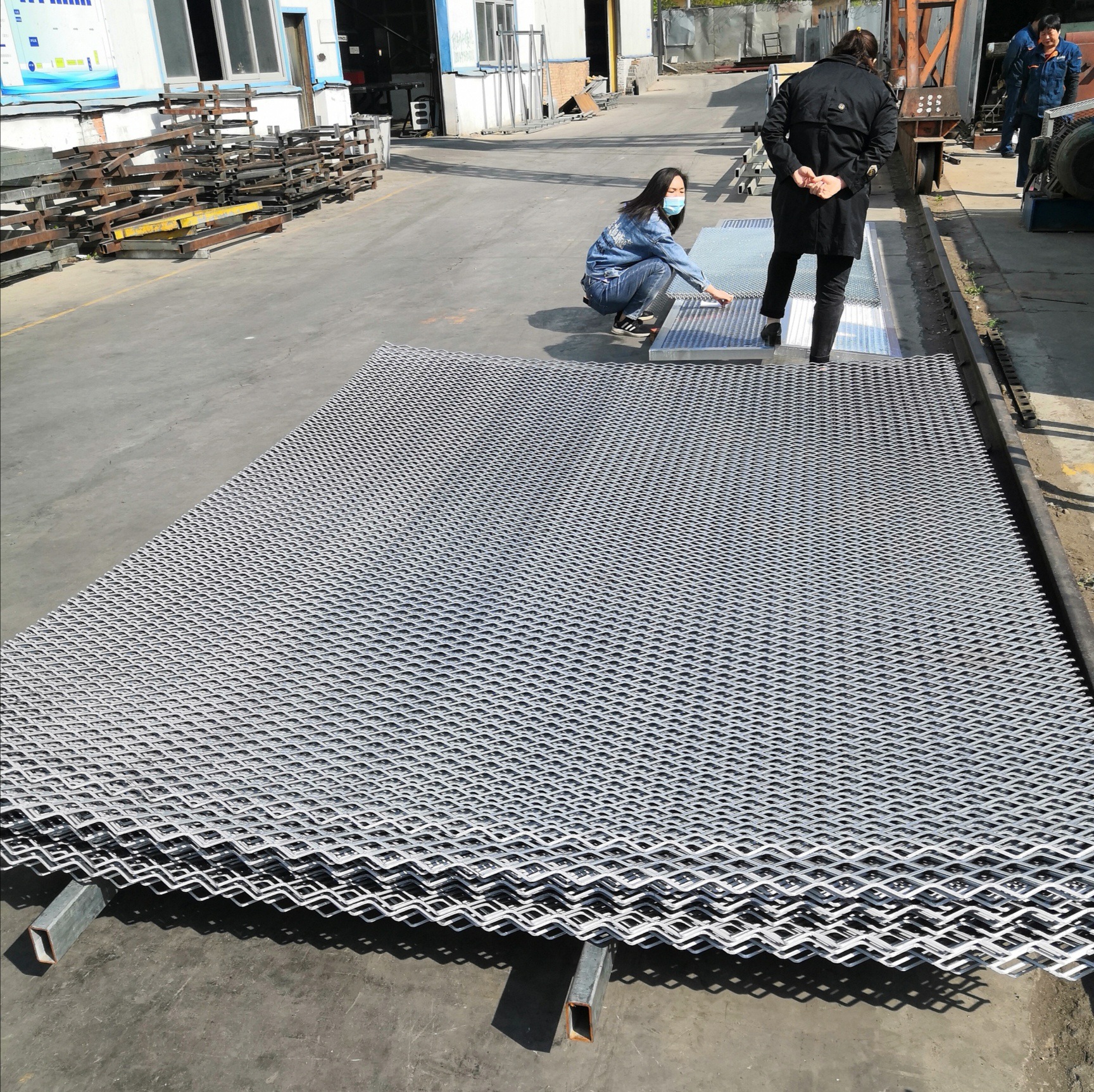 6mm厚80刀重型钢板网    走人过车高空平台定制承重