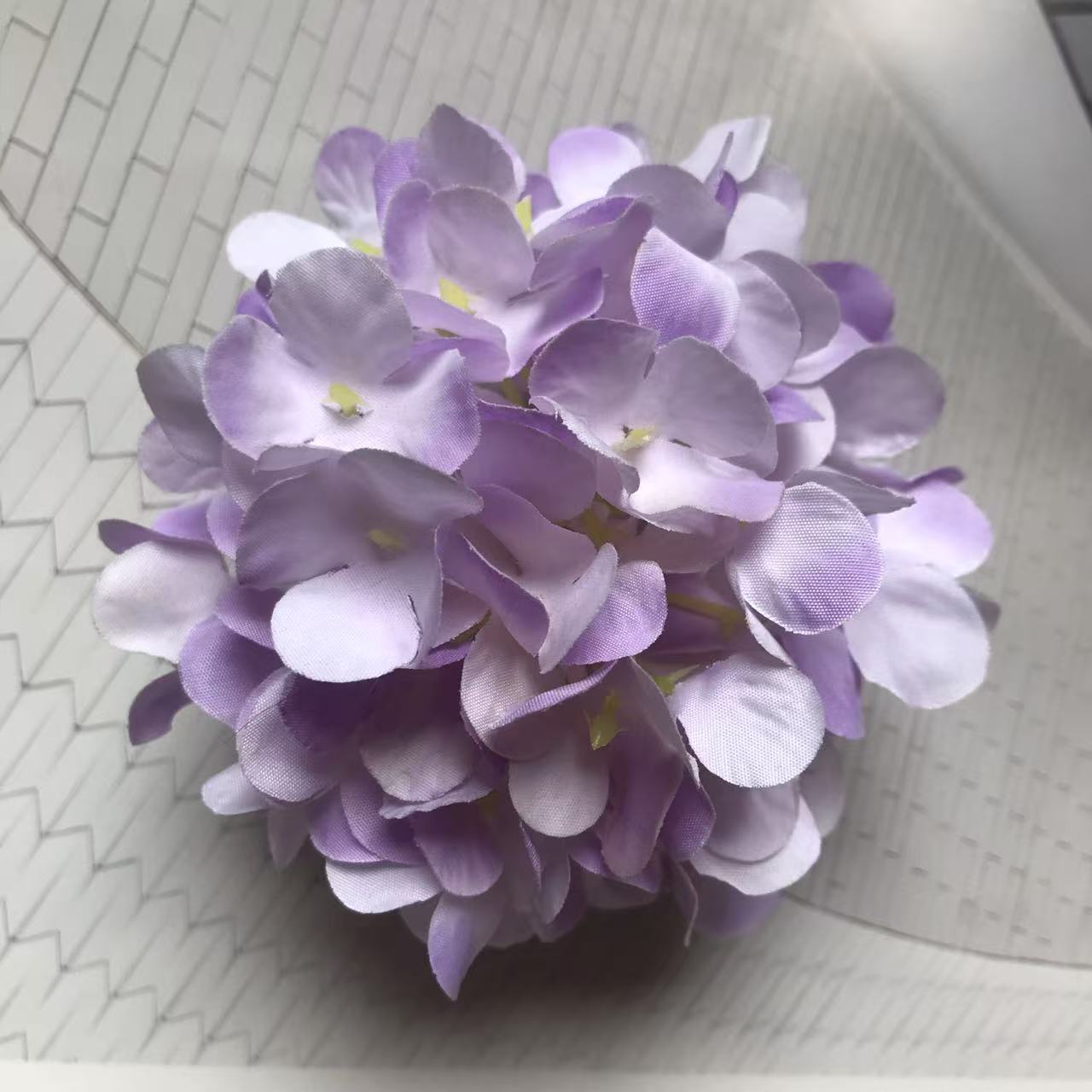 연한 보라색 (지름 약 10cm, 높이 약 7cm)