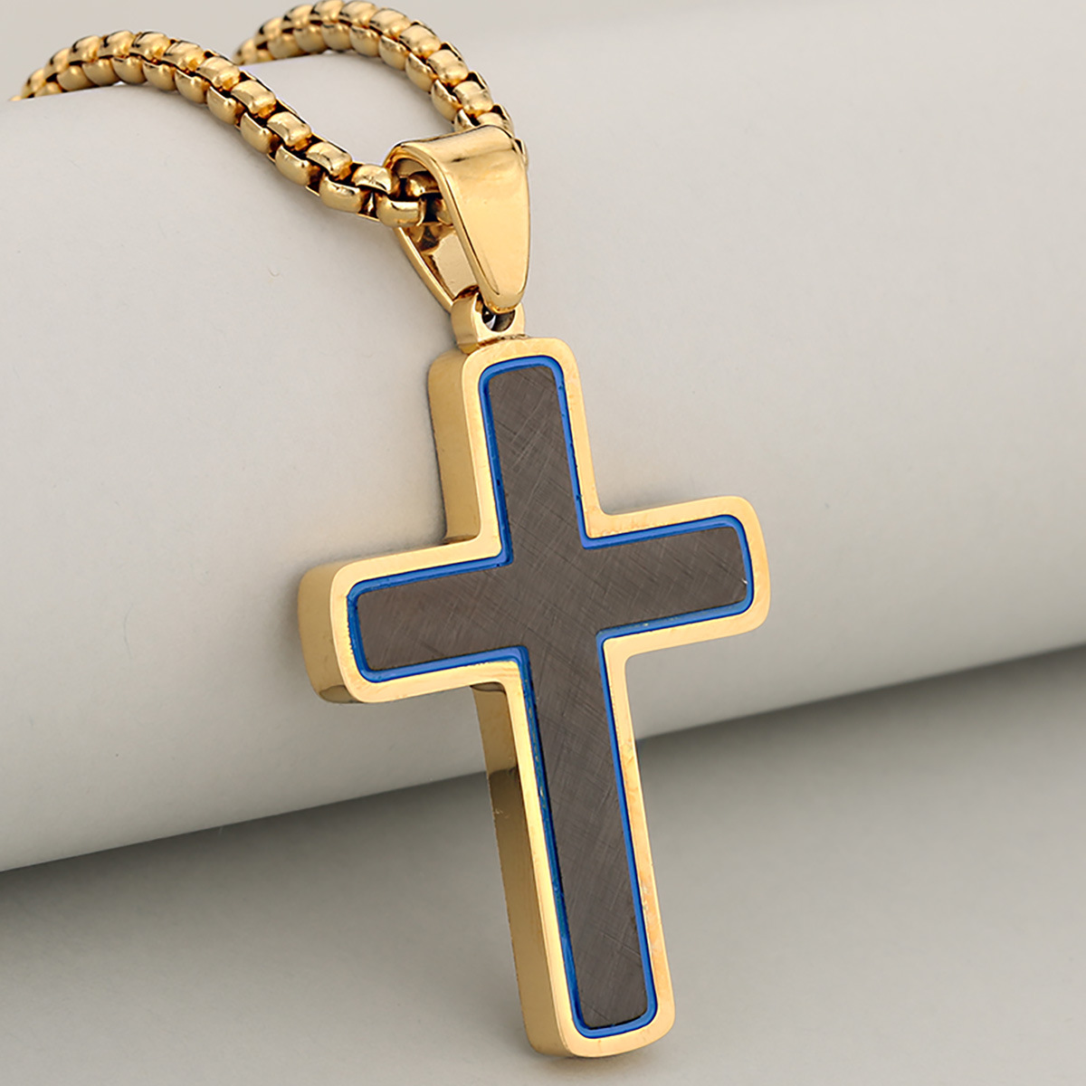New European and American cross-border fashion design, original two-tone sand texture with oil-drip craftsmanship, light luxury stainless steel men's pendant