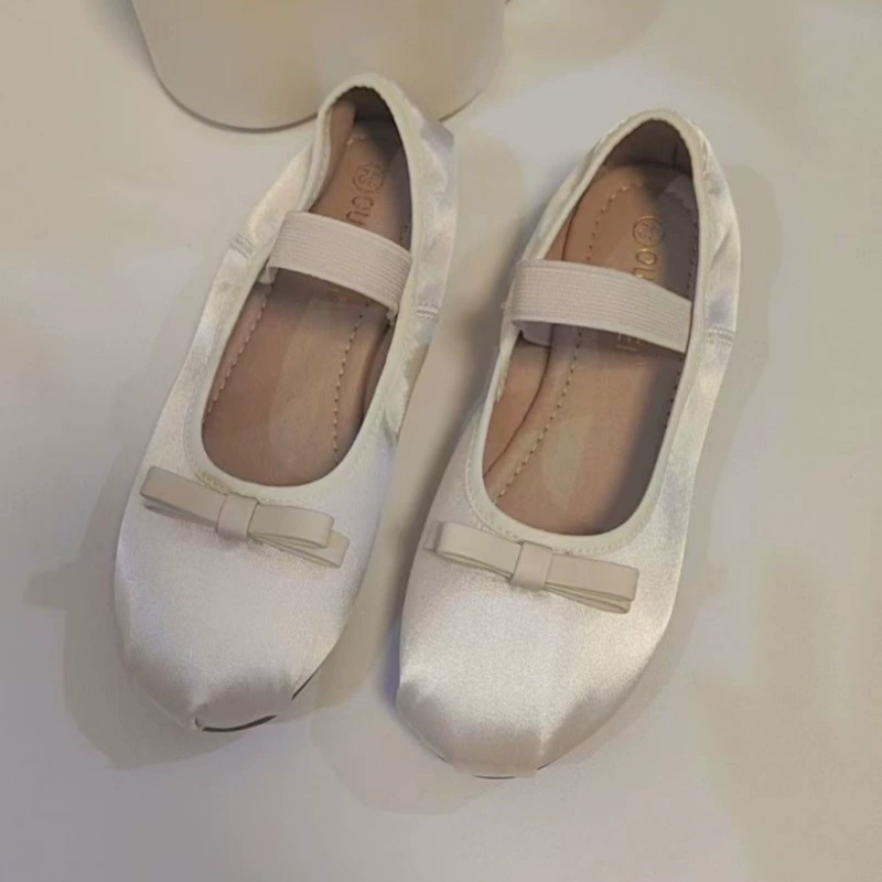 Туфли для девочек Танцевальные туфли Весна и Осень 2025 Новая маленькая девочка Одиночная обувь для детей с мягким дном