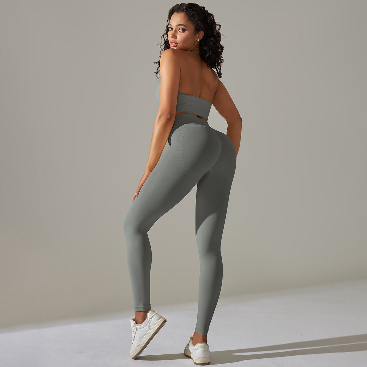 Nueva transfronteriza sin costuras color sólido de alta elástica sujetador deportivo ropa interior ropa de yoga traje correr fitness deportes de dos piezas conjunto