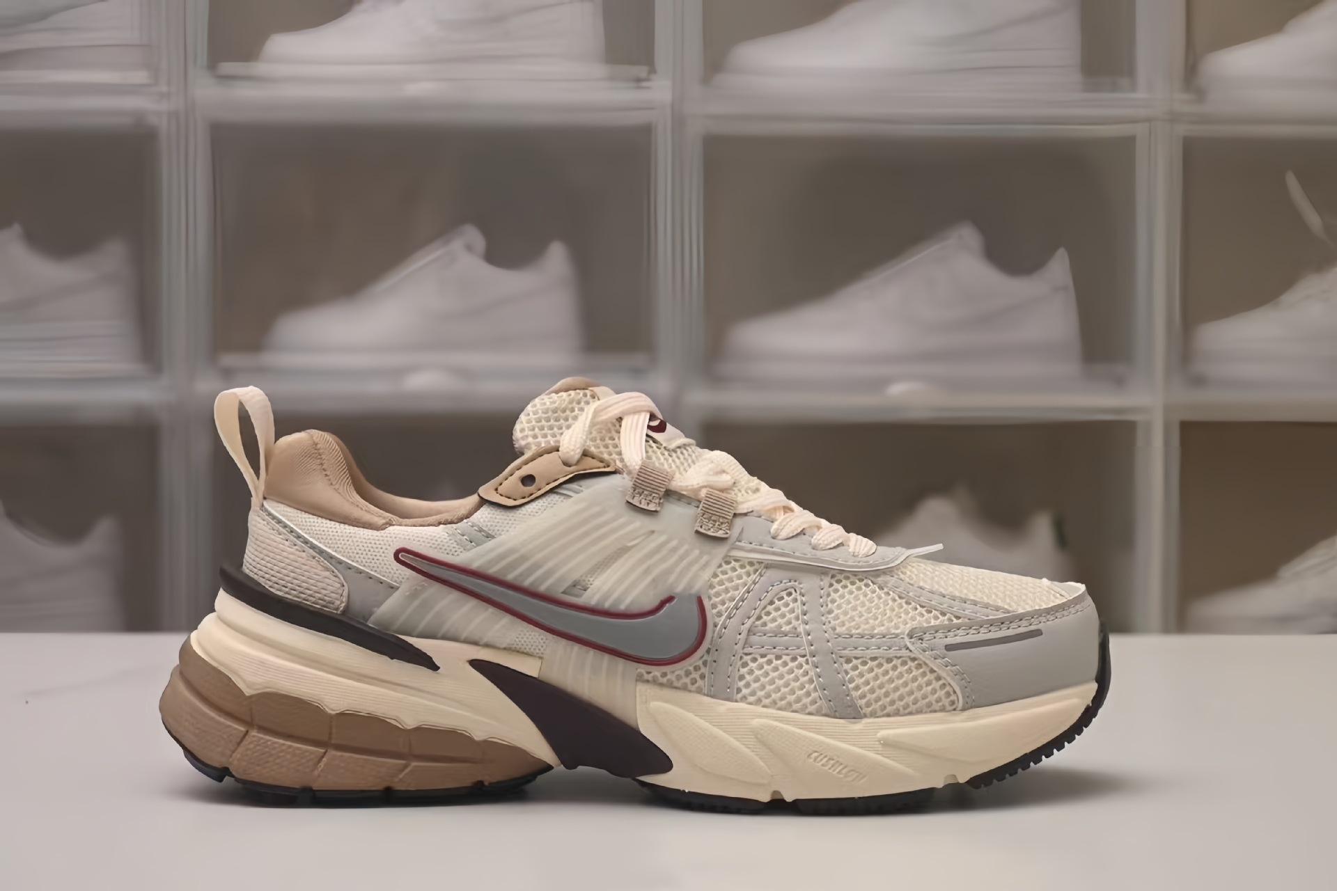 V2K Run - 오프화이트 브라운