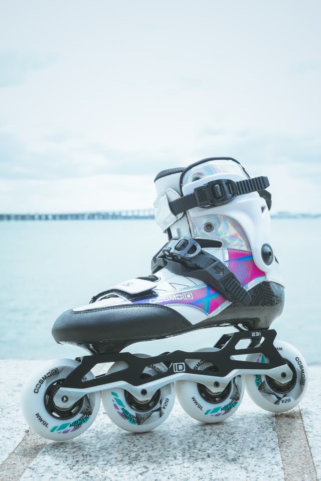 Maigu Micro Carbon Fiber Flat Skate Shoes for Fancy Moves Training, Suitable for Children and Adults, Coach Roller Skates, Inline Flat Skate Shoes