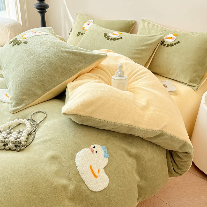 Leche de seda cama de cuatro piezas set2024 nuevo invierno sábanas de seda de tres piezas set ropa de cama de coral veludo