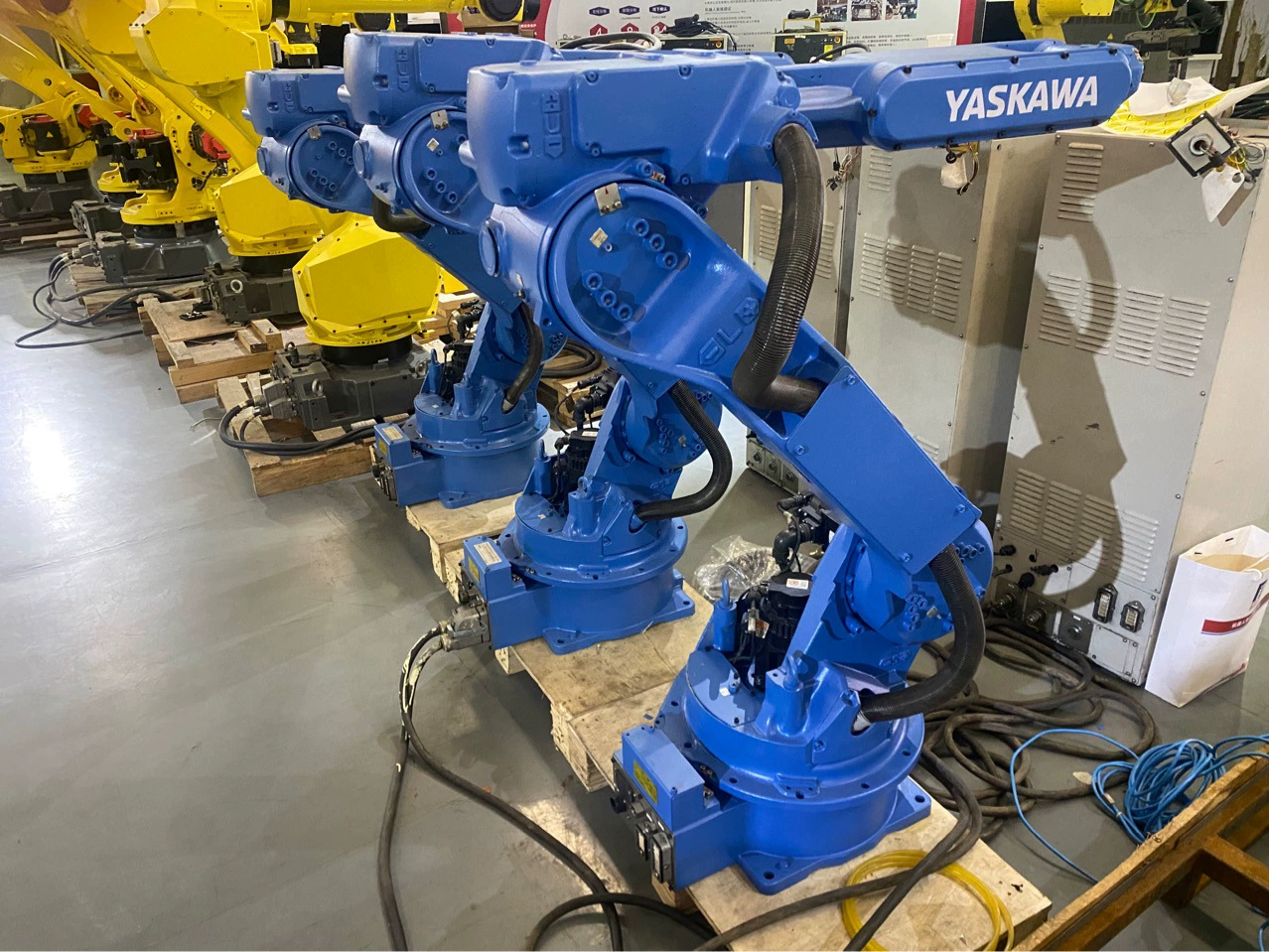 Использованный в употреблении YASKAWA промышленный робот hp20d сварочный погрузочно-разгрузочный шлифовальный шестиосный механический рычаг