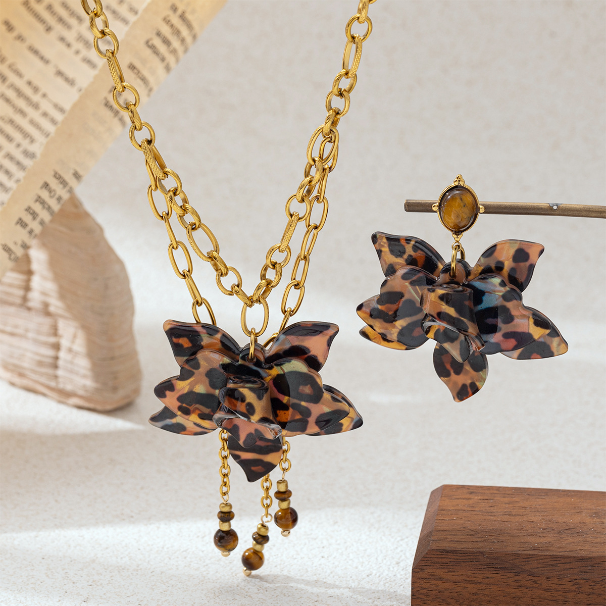 TENA Europa y América collar de acero inoxidable mujer no decoloración flores acrílicas collar de joyas set venta caliente