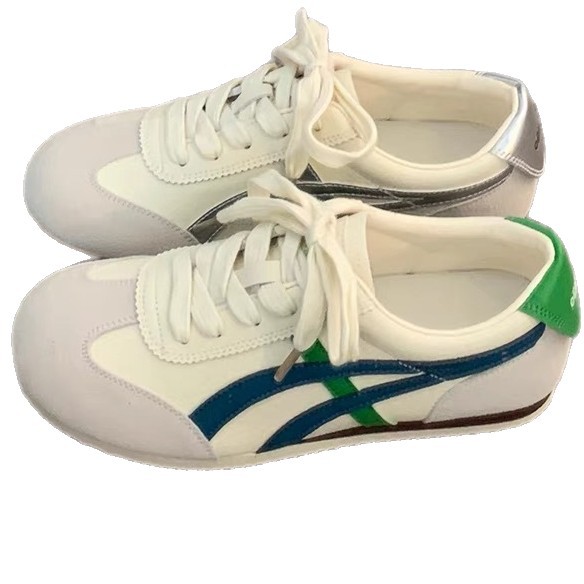 2026 primavera y otoño nuevos zapatos populares con suela plana, zapatos deportivos casuales de skate, zapatos de entrenamiento para mujeres zapatos blancos pequeños