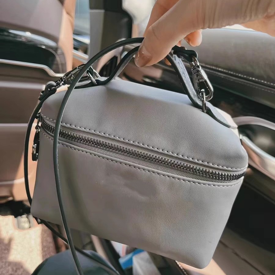 2023 휴대용 새로운 LONGXIANG 소녀의 심장 메이크업 가방 어깨 크로스 바디 백 핸드백 모든 매치 스퀘어 박스 작은 광장 가방