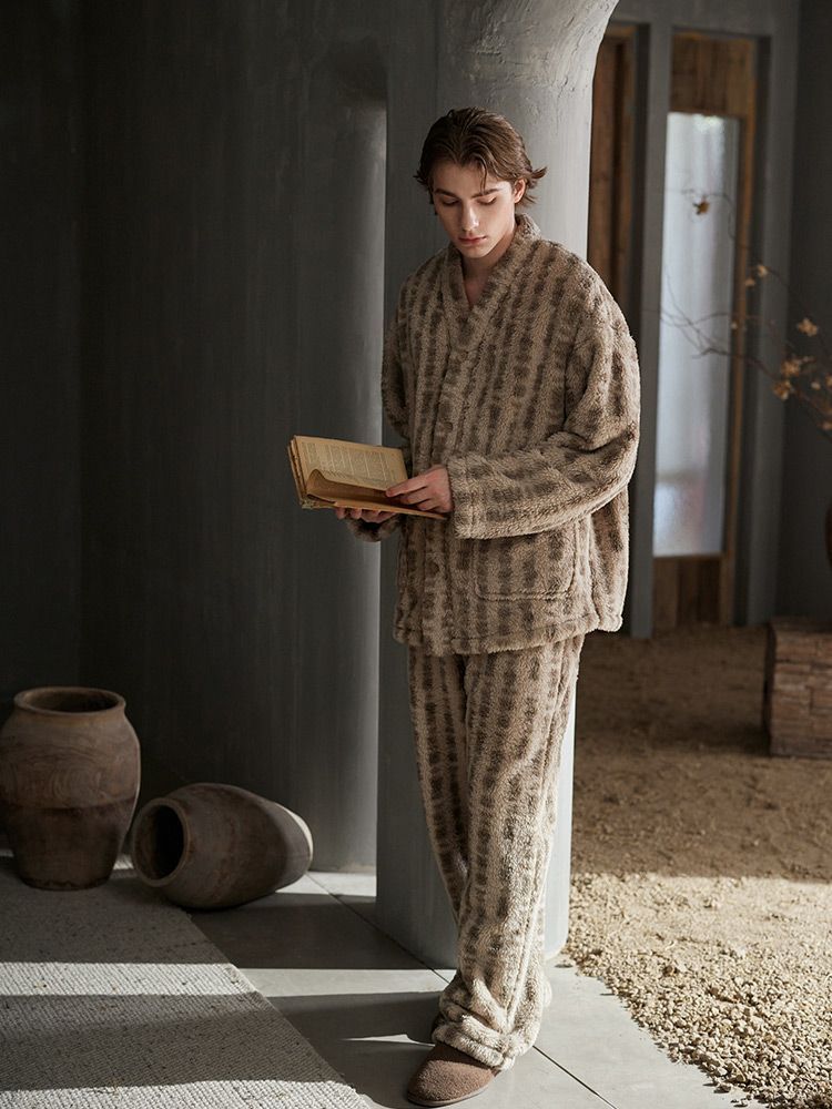 Pajamas Men's Autumn and Winter Coral Velvet Thickeneded Long-Sleeved Suit Winter Fleece-Lined Flannel Men's Winter Home Clothes