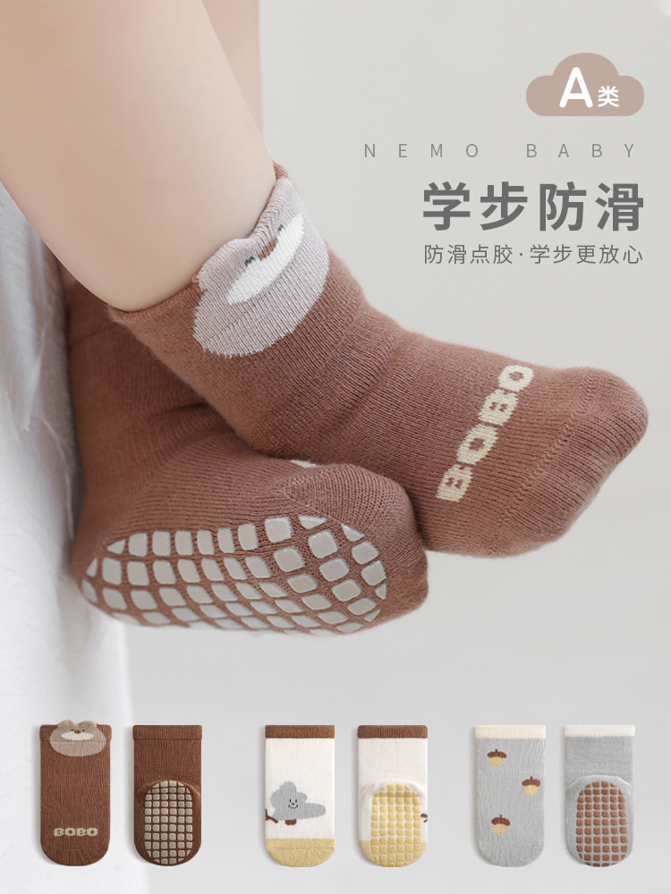 2023 otoño nuevo bebé piso calcetines completo inferior pegamento antideslizante lindo dibujos animados letras niños y niñas bebé niño Calcetines