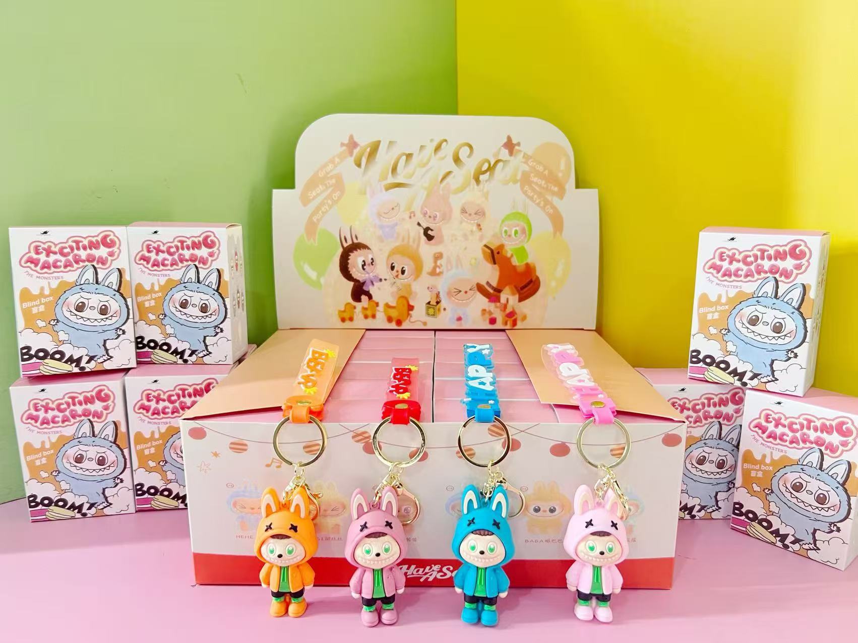 [sweatshirt labubu] a large box of 24 keychains, multiples of 24 will have a display box