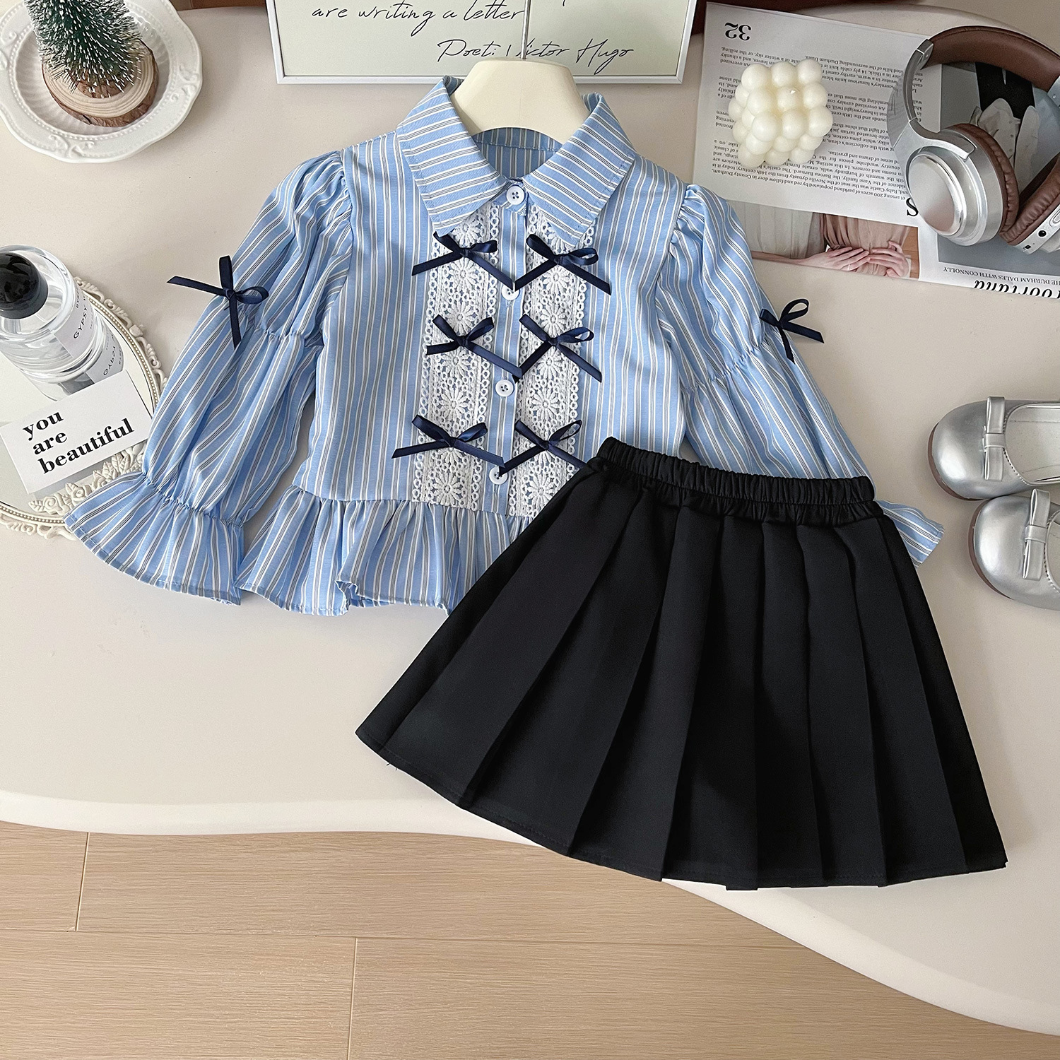 2024 autumn new Korean version girls' striped small bow shirt, women's treasure pleated short skirt two-piece set 67591_voghion.com