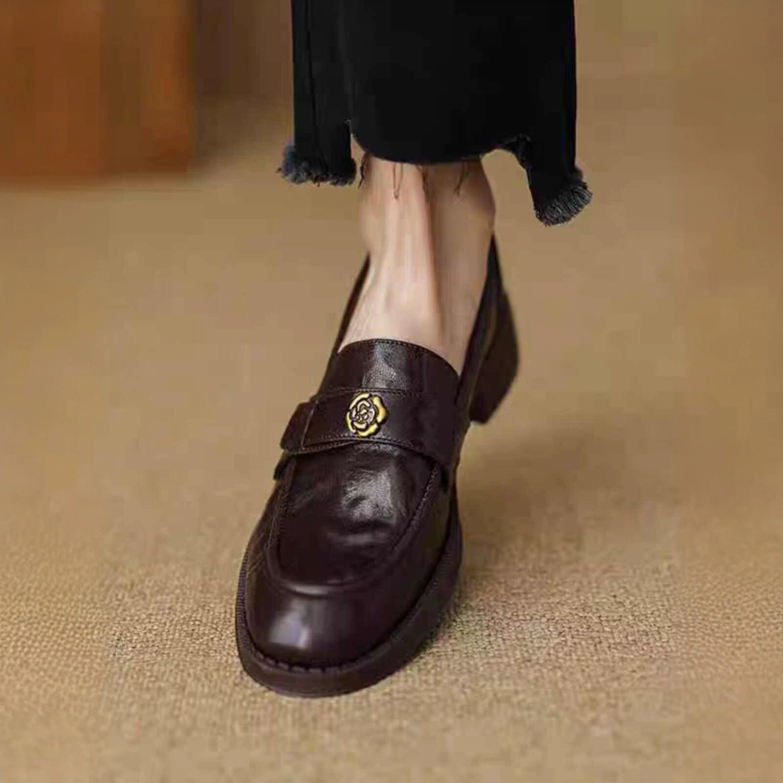 Мягкие кожаные французские туфли на толстом каблуке Lefu женские черные весна и осень 2025 новый британский стиль один педаль толстые подошвы одиночные туфли zj