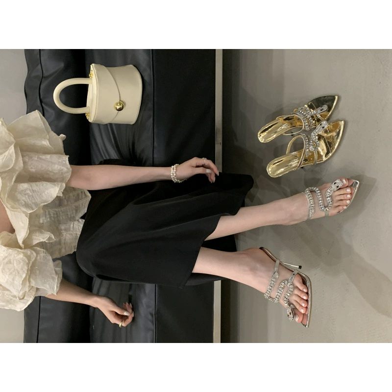 2025 новые летние стильные европейские и американские модные сандалии на шпильке с острым носком, стразами и головой змеи, универсальные и сексуальные