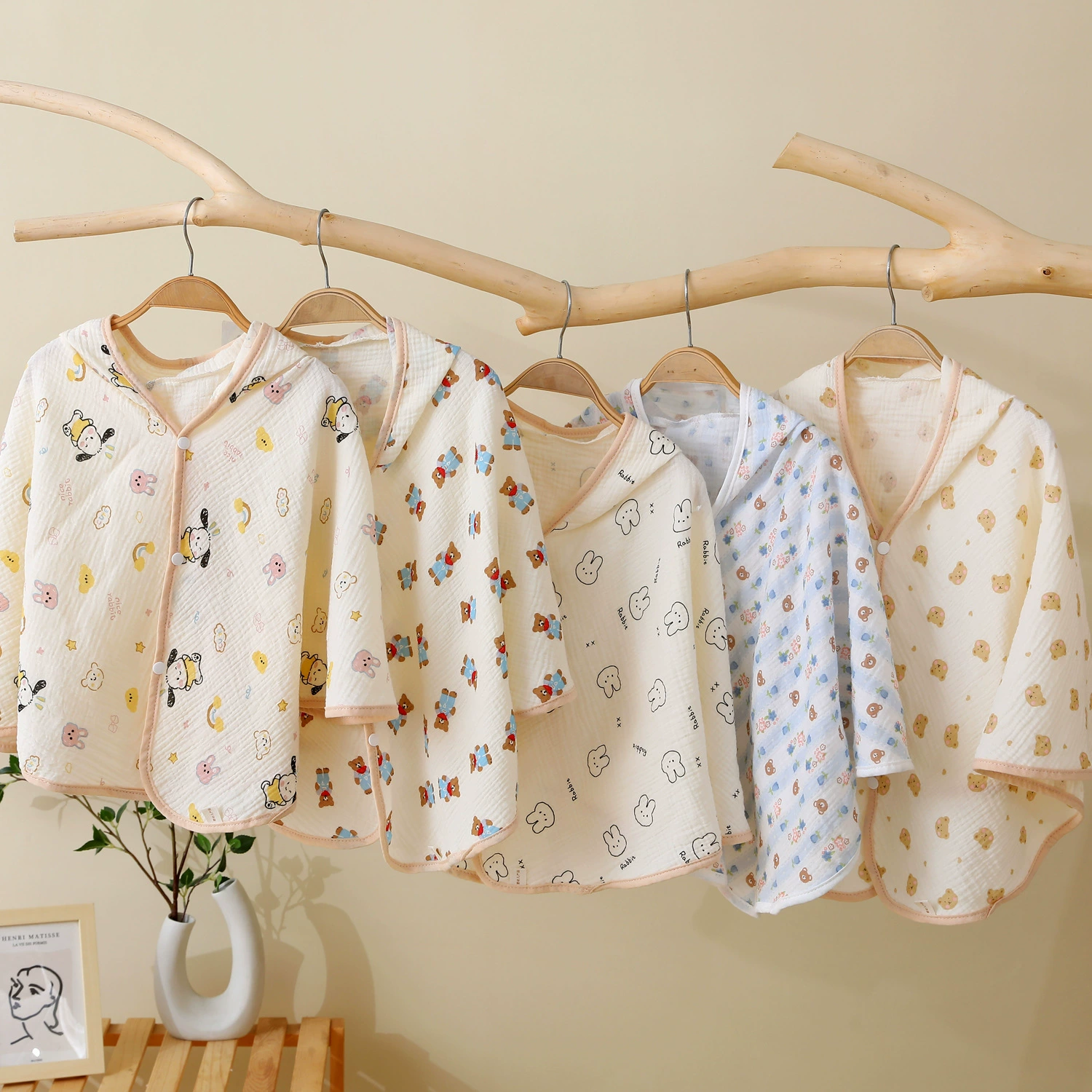 Строго отобранный детский плащ из хлопка марля с накидкой