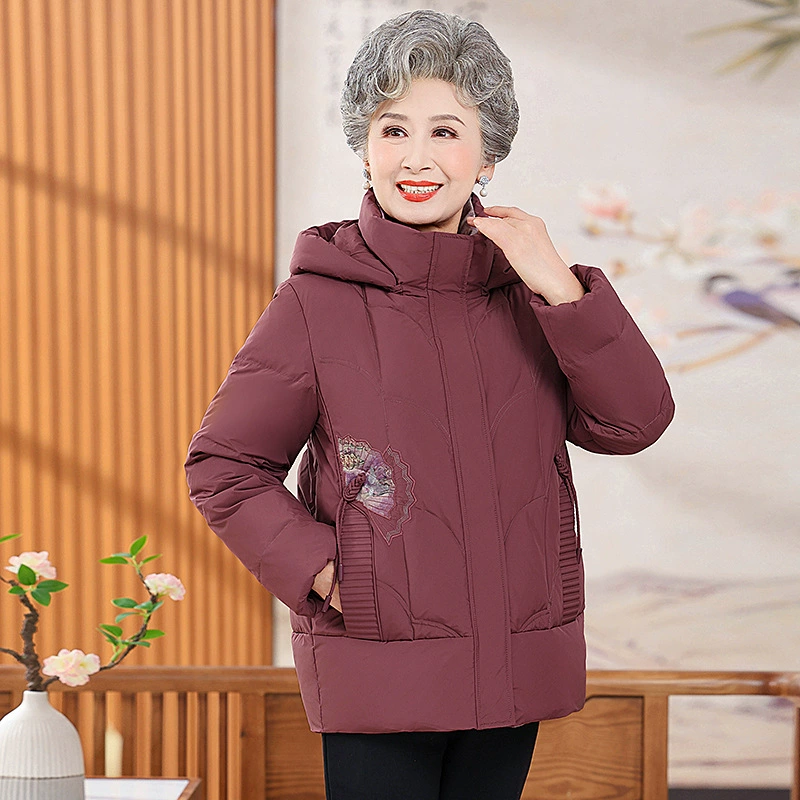 Зимний пуховик для пожилых людей