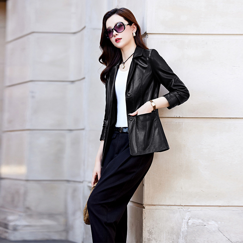 Brand Versatile Suit Collar Mid-Length Leather Jacket for Women, Fashionable Waist-Cinching, Elegant and Age-Reducing Biker Style Sheepskin Coat