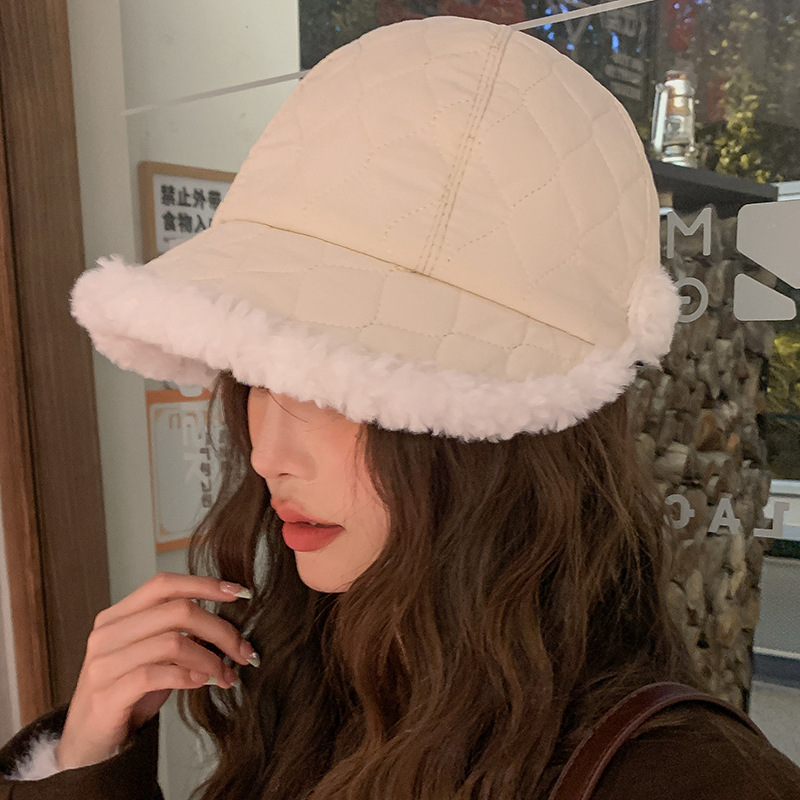 Chapeau en poils d'agneau pour femmes, chapeau chaud de cyclisme, défilé de mode, visage, petit duvet, langue de canard, en Stock, nouvelle collection automne et hiver_voghion.com