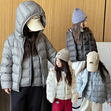 儿童轻羽绒服2025秋冬新款保暖轻便洋气连帽男女童外套马甲亲子