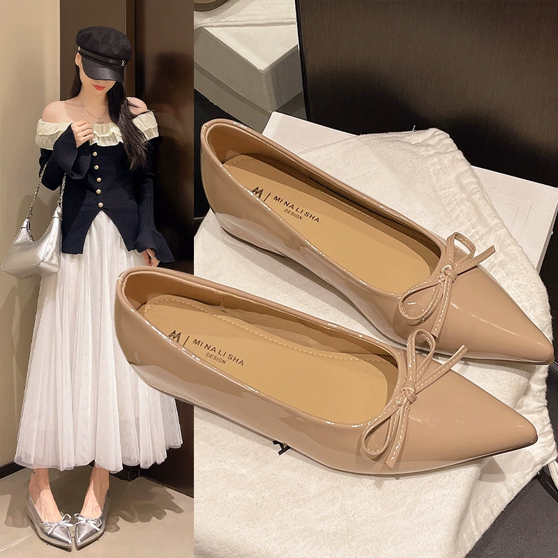 Женские французские туфли-лодочки с заострённым носком, бантом и плоской подошвой, новая модель 2025 года, с неглубоким вырезом и нежным дизайном.