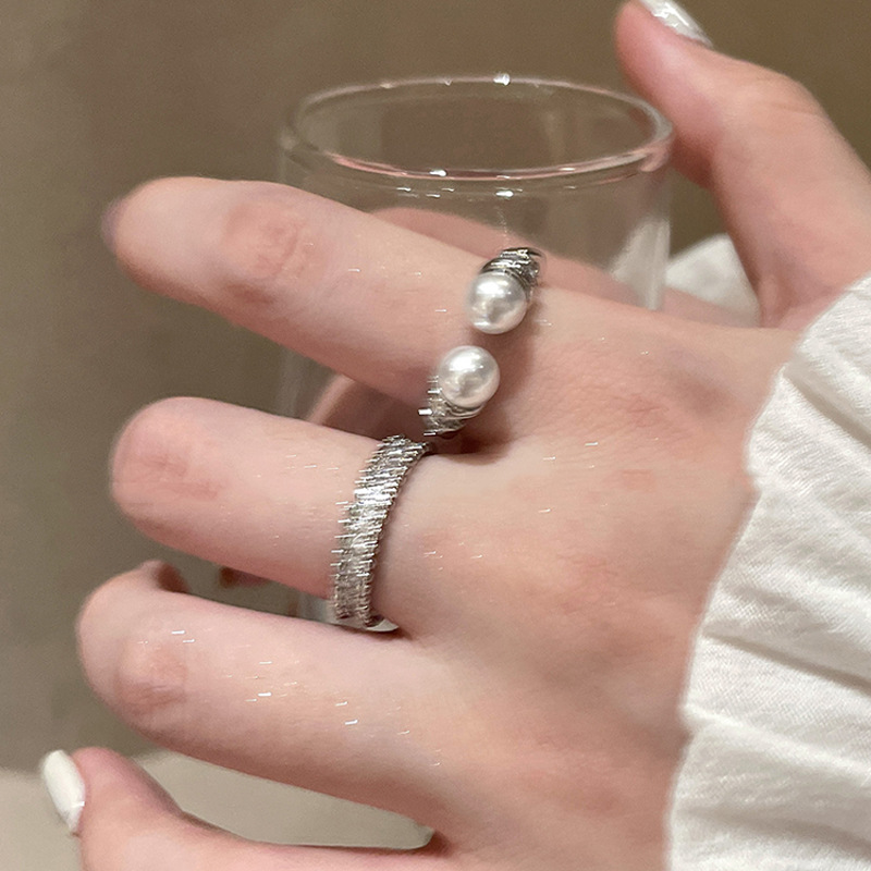 Anello aperto elegante con doppia perla per donna con diamanti_voghion.com