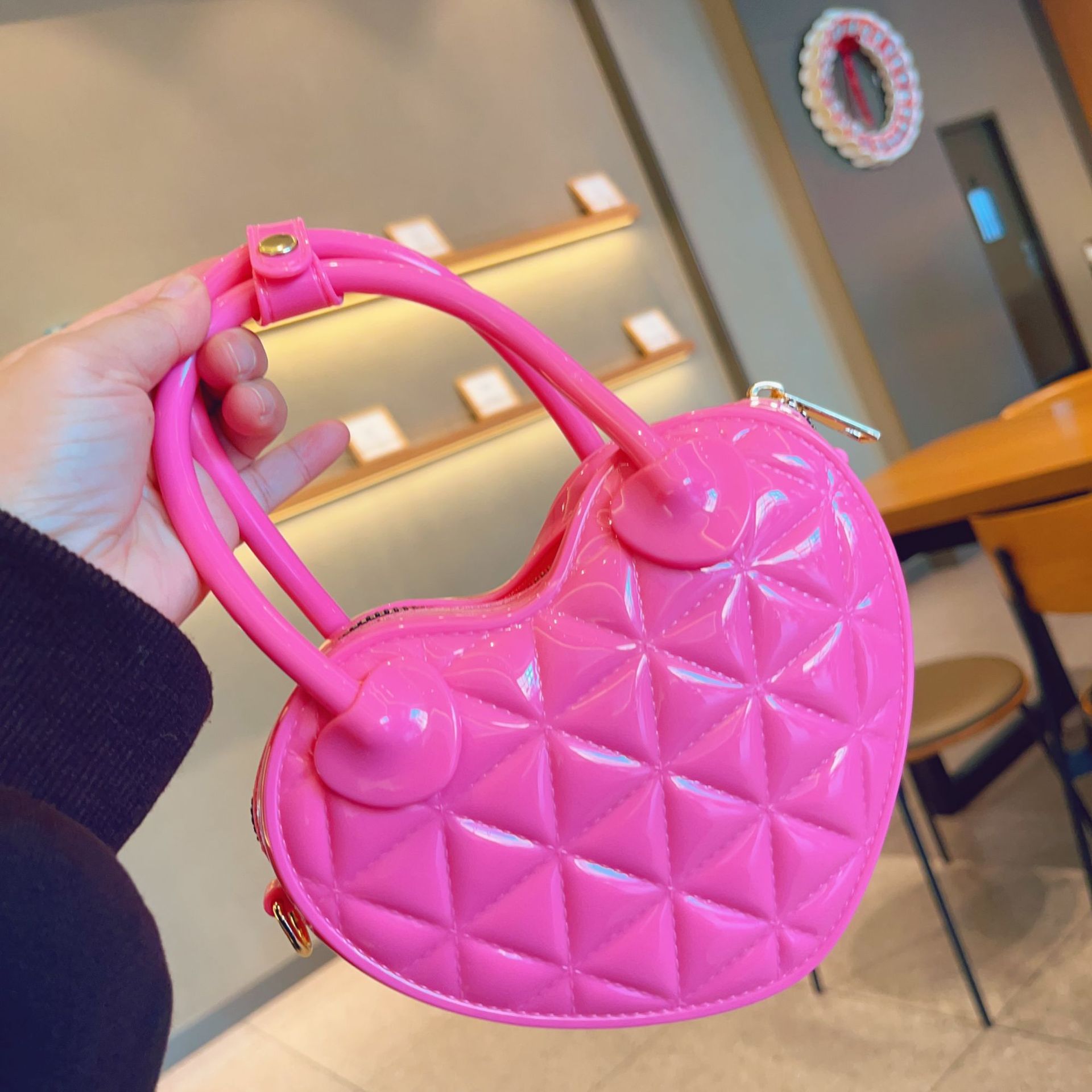 New PVC jelly bag for early spring 2025, heart-shaped hand-held small bag, diamond-shaped single-shoulder crossbody ladies' bag, sweet small bag undefined