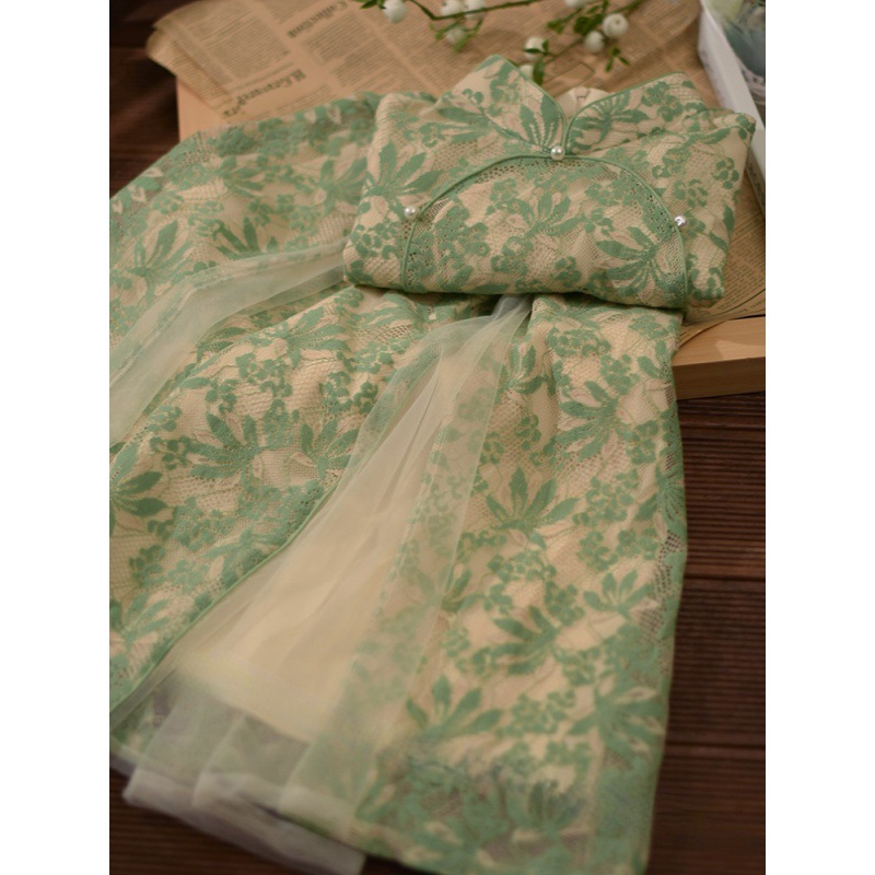 Green lace long cheongsam
