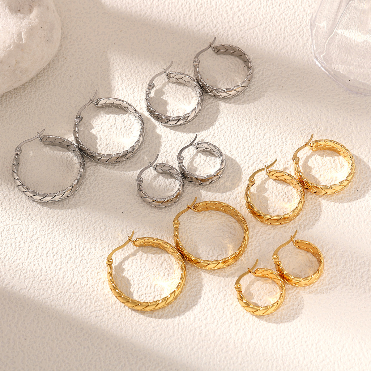 TENA Europa y los Estados Unidos populares anillo de acero inoxidable pernos de acero de titanio lineales diseño único pernos de joyería transfronteriza